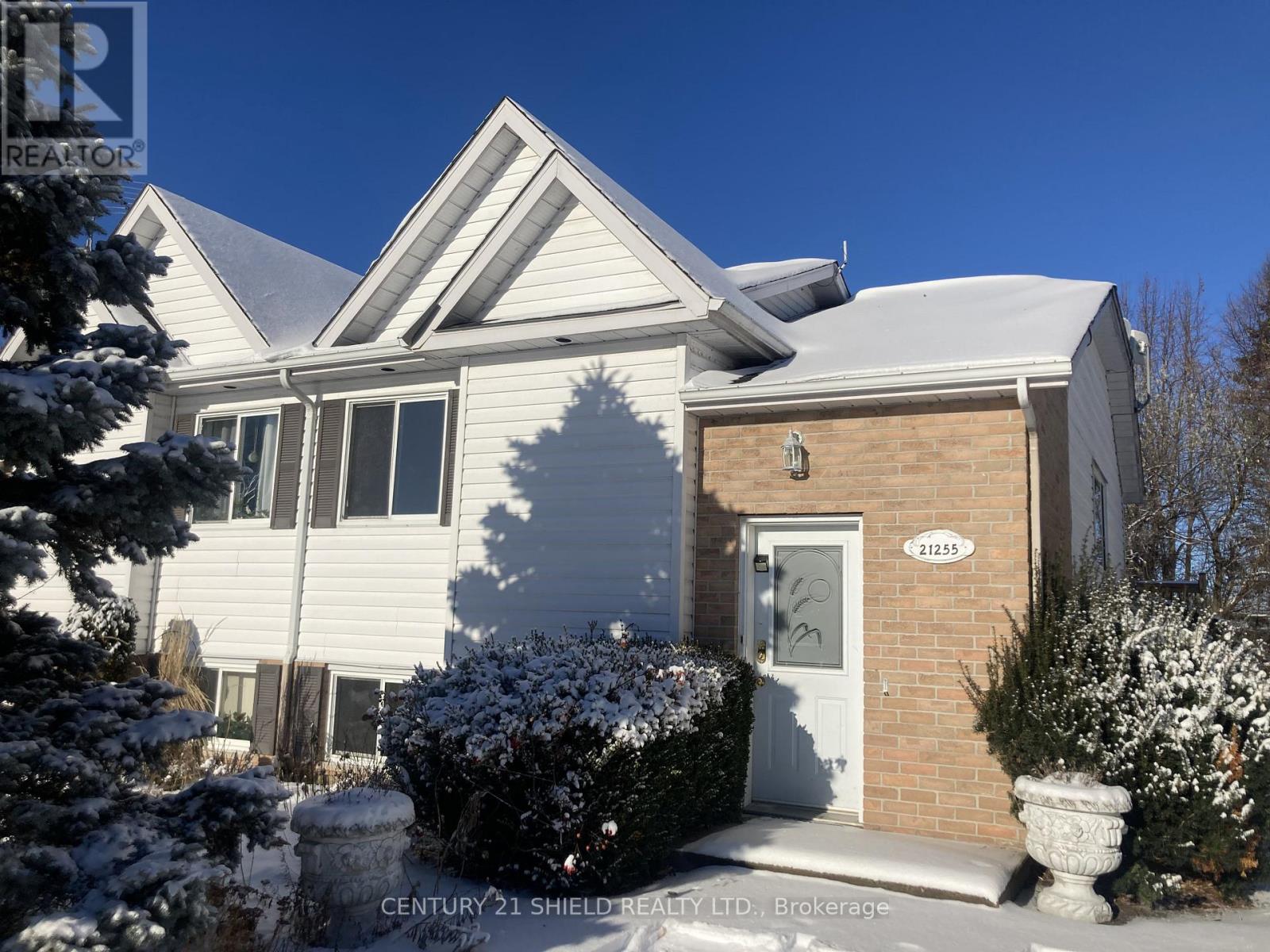 21255 Mcnaughton Court E, South Glengarry, Ontario K0C 1E0 - Photo 2 - X12492584