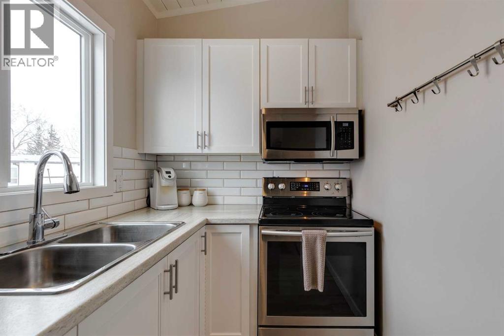 2630 Oakmoor Drive Sw, Calgary, Alberta  T2V 4E7 - Photo 3 - A2273018