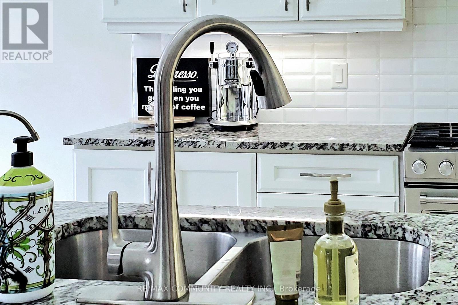 4 Flay Court, Innisfil, Ontario  L0L 1L0 - Photo 12 - N12610126