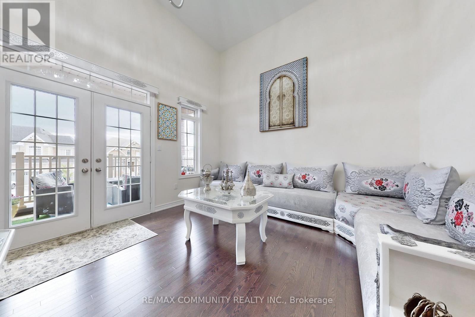 4 Flay Court, Innisfil, Ontario  L0L 1L0 - Photo 15 - N12610126