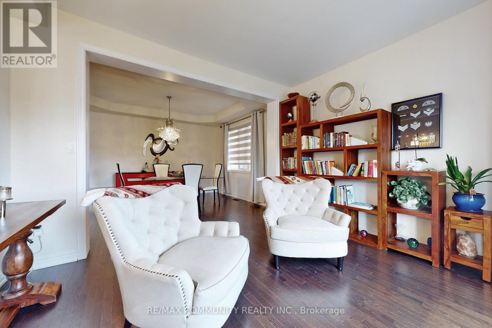 4 Flay Court, Innisfil, Ontario  L0L 1L0 - Photo 3 - N12610126