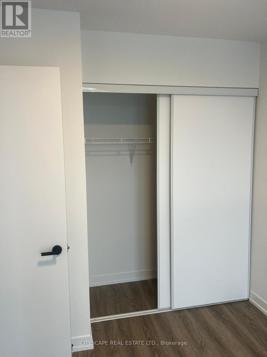 195 Commerce Street, Vaughan, Ontario  L4K 5Z7 - Photo 9 - N12610212