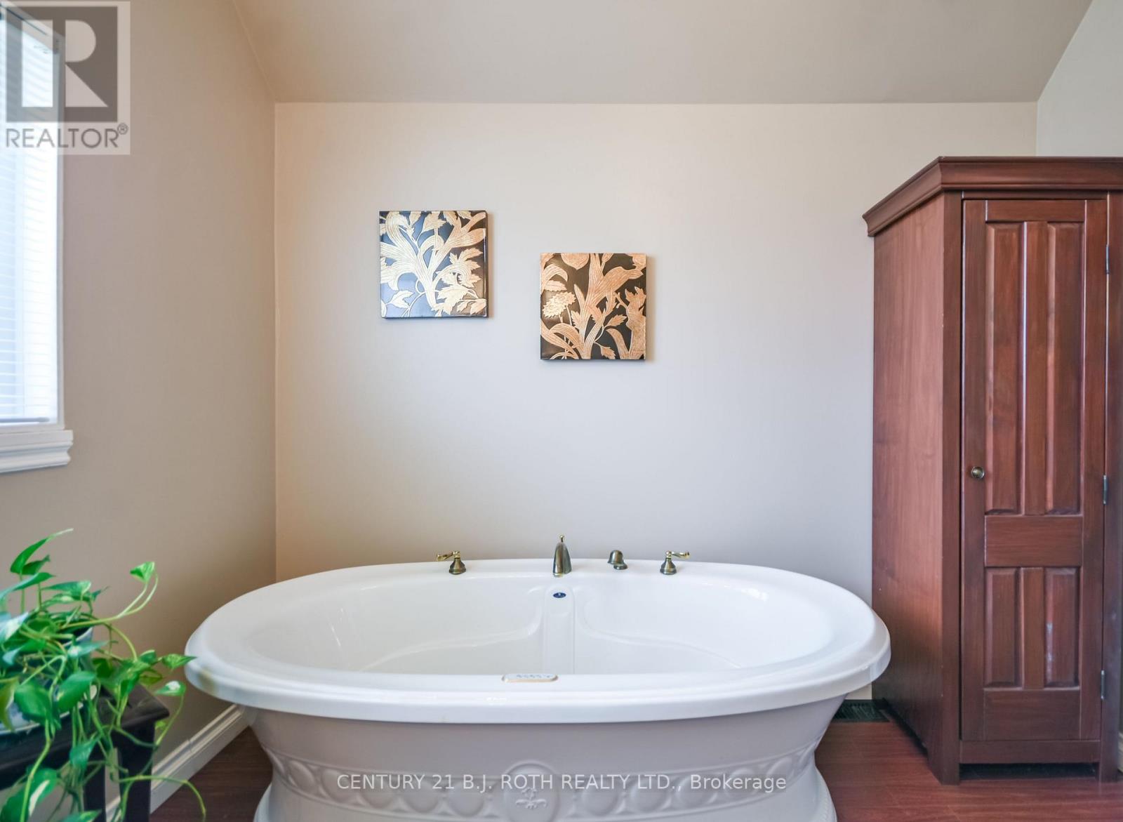 164 Cook Street, Barrie, Ontario  L4M 4G9 - Photo 9 - S12559018