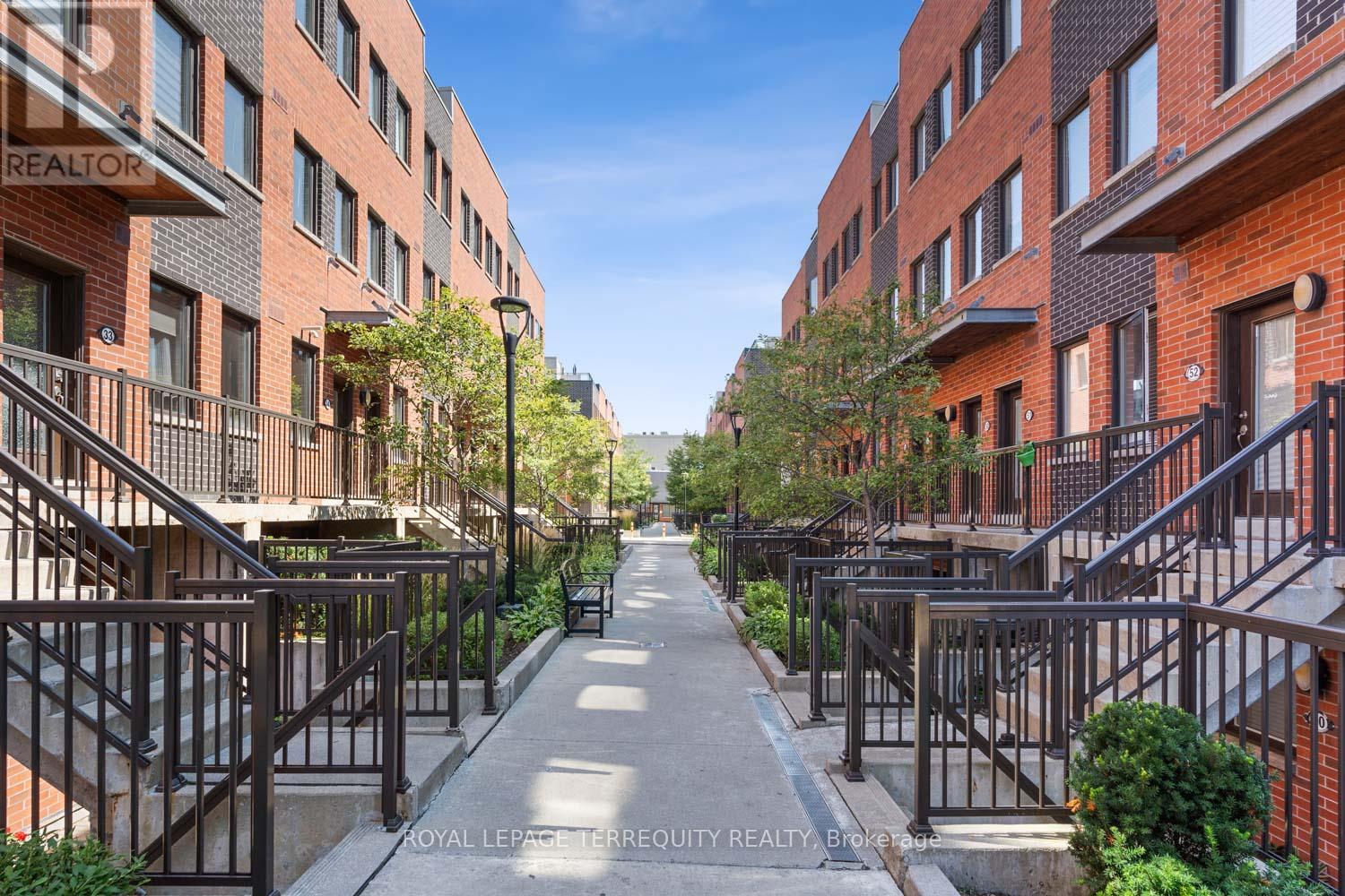 31 - 871 Wilson Avenue, Toronto, Ontario  M3K 1E6 - Photo 2 - W12610058