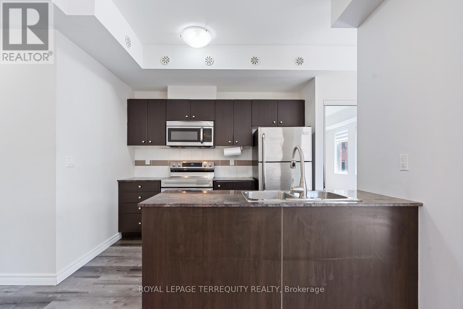 31 - 871 Wilson Avenue, Toronto, Ontario  M3K 1E6 - Photo 6 - W12610058