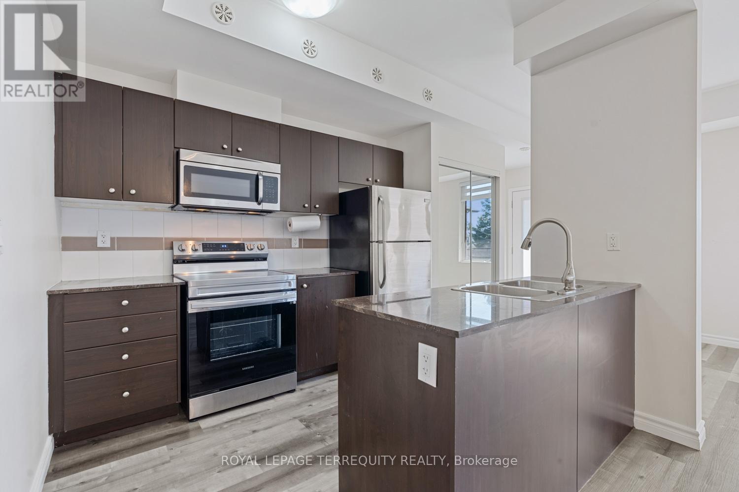 31 - 871 Wilson Avenue, Toronto, Ontario  M3K 1E6 - Photo 7 - W12610058