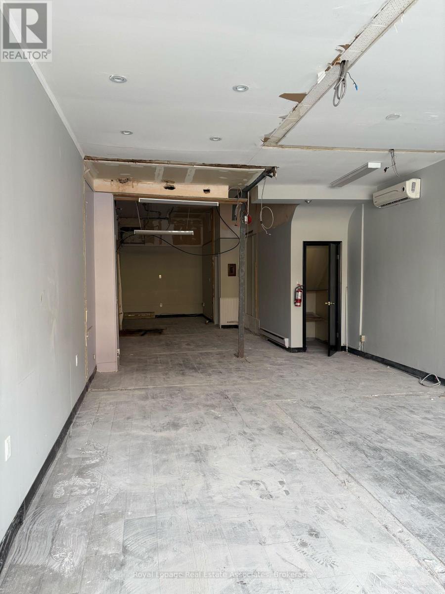 108 Main Street S, Halton Hills (Georgetown), Ontario  L7G 3E4 - Photo 4 - W12610076