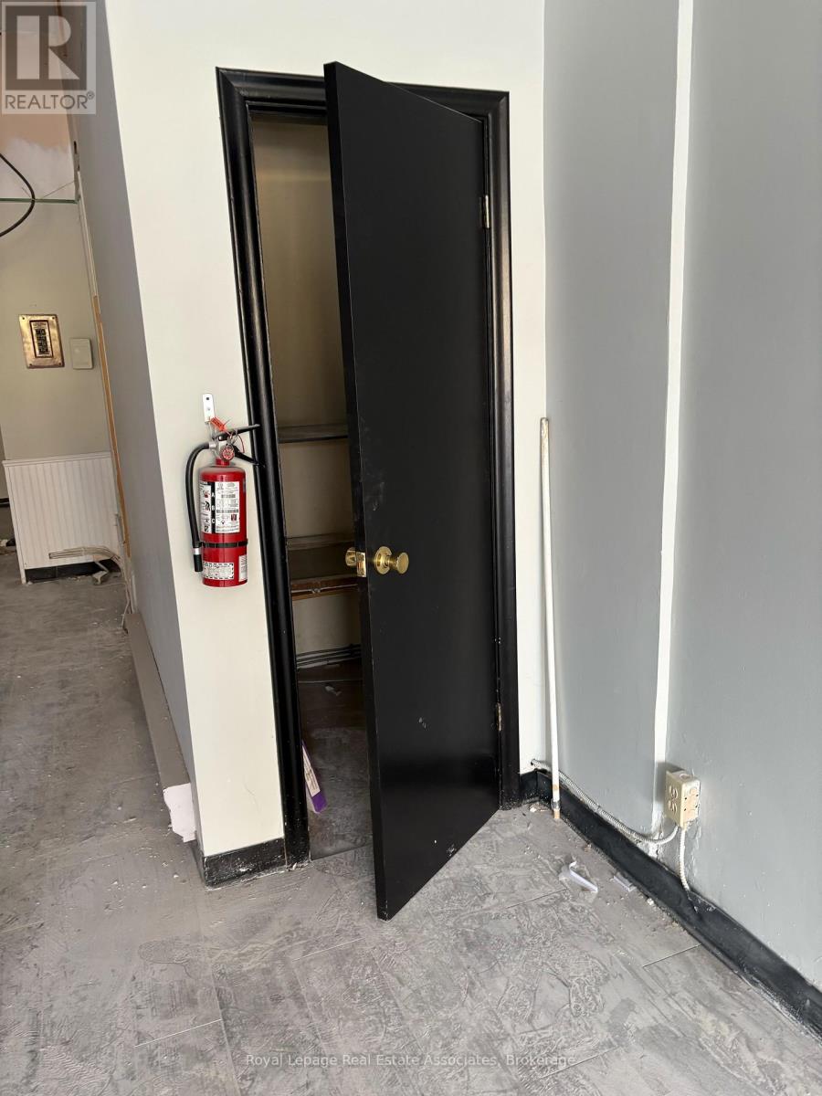 108 Main Street S, Halton Hills (Georgetown), Ontario  L7G 3E4 - Photo 5 - W12610076