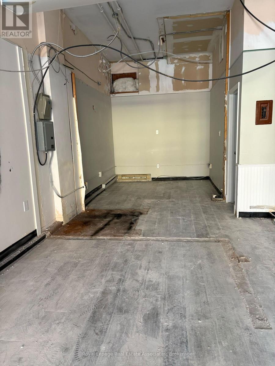 108 Main Street S, Halton Hills (Georgetown), Ontario  L7G 3E4 - Photo 6 - W12610076