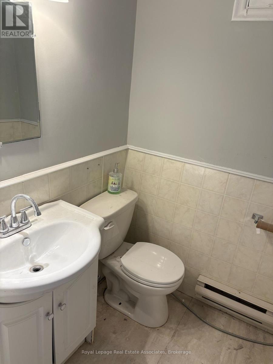 108 Main Street S, Halton Hills (Georgetown), Ontario  L7G 3E4 - Photo 7 - W12610076