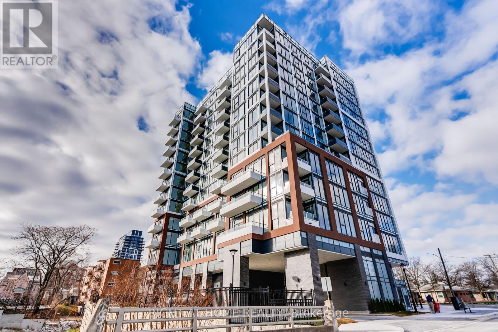 305 - 2088 JAMES STREET, Burlington, Ontario