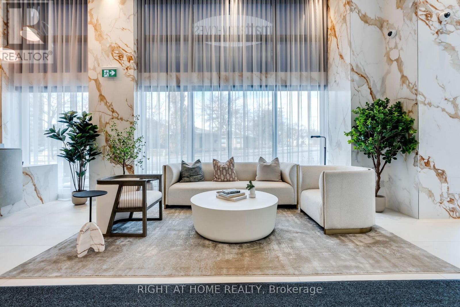 305 - 2088 James Street, Burlington, Ontario  L7R 0H2 - Photo 3 - W12610118