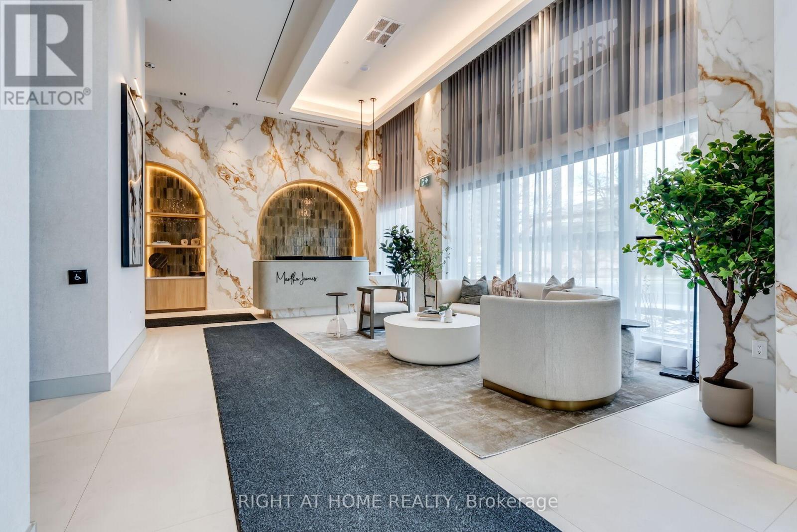 305 - 2088 James Street, Burlington, Ontario  L7R 0H2 - Photo 4 - W12610118