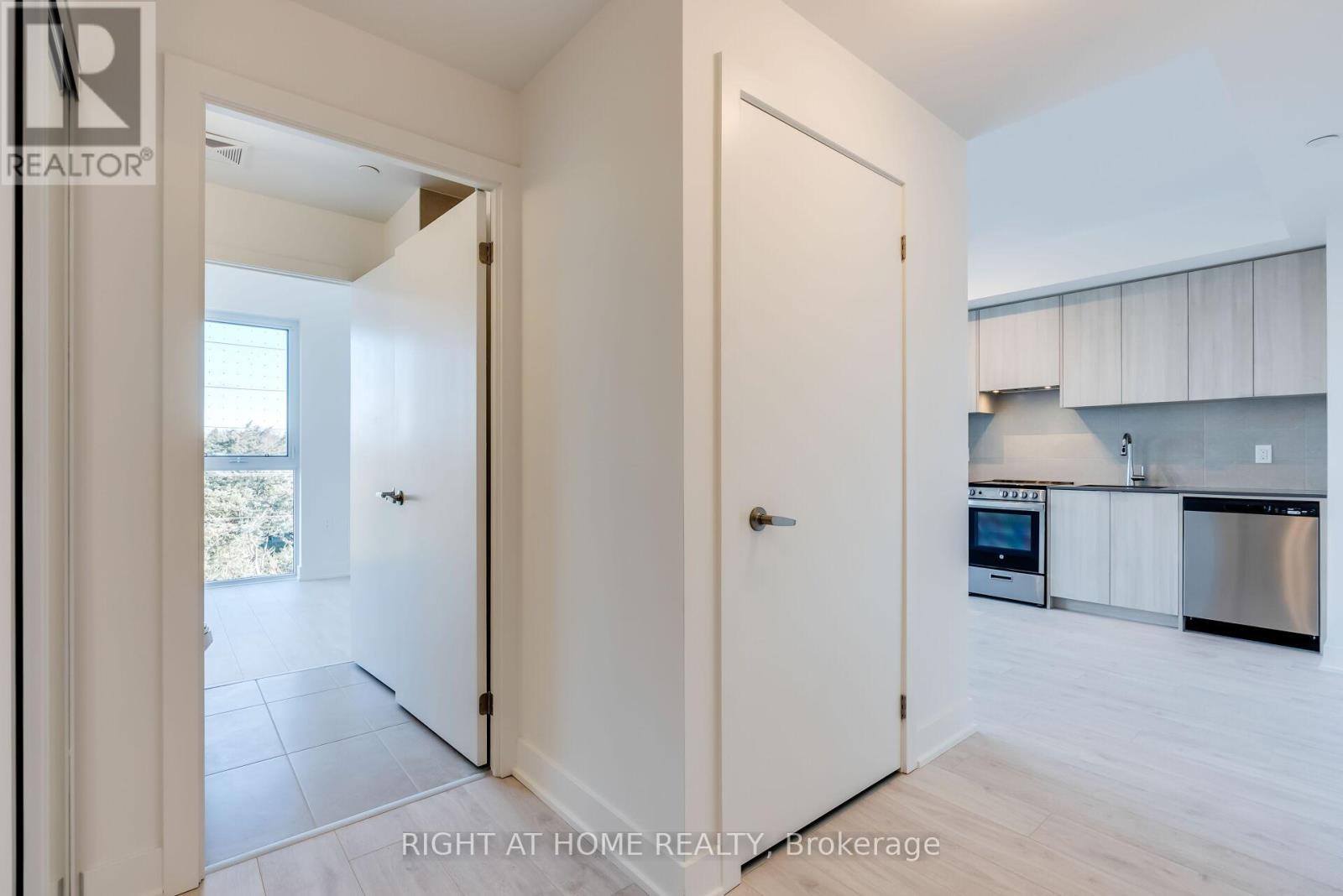 305 - 2088 James Street, Burlington, Ontario  L7R 0H2 - Photo 8 - W12610118