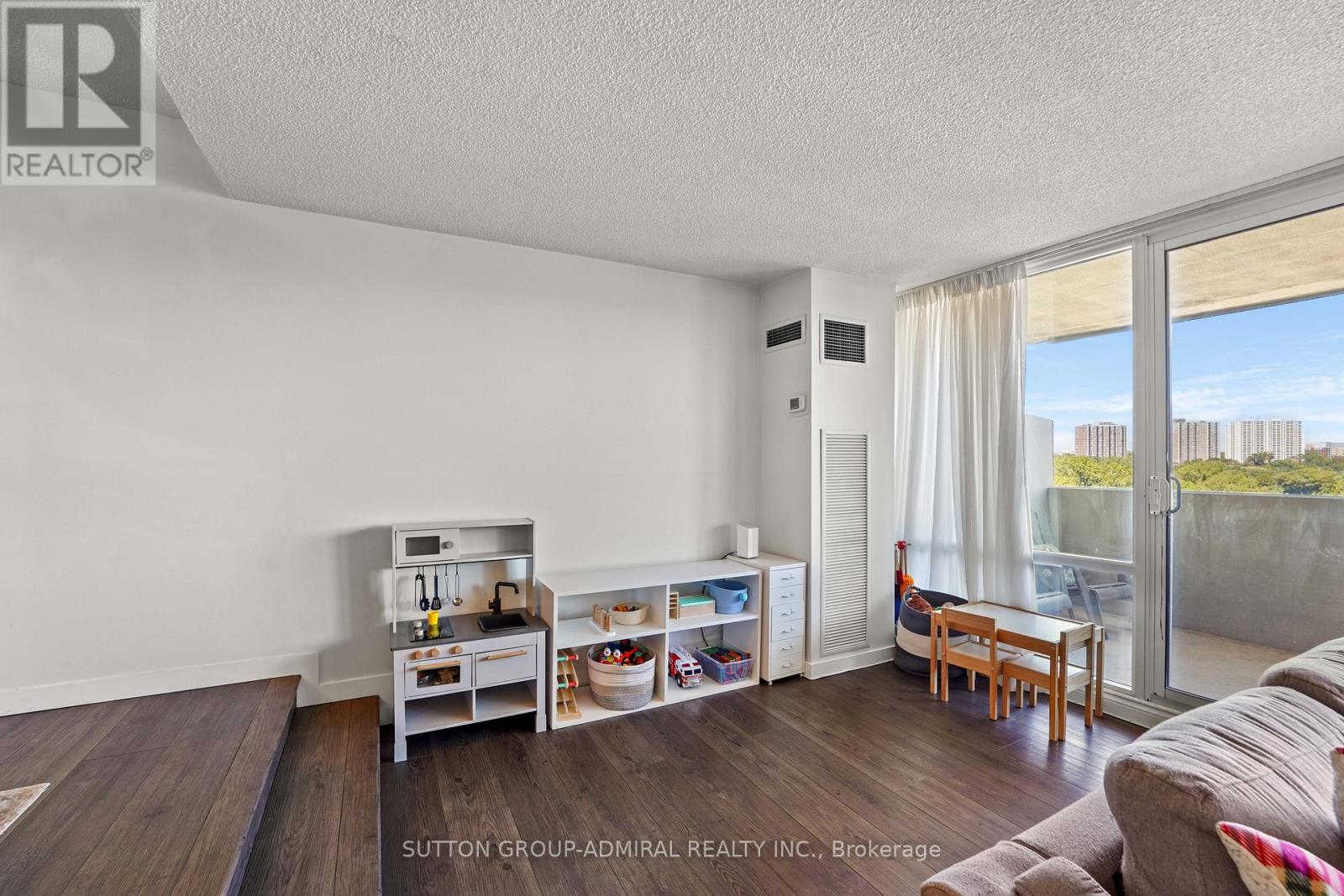 1001 - 270 Scarlett Road, Toronto, Ontario  M6N 4X7 - Photo 18 - W12610194