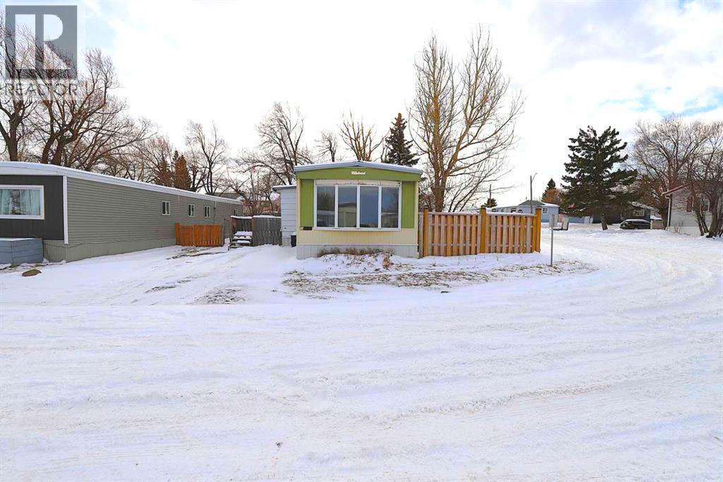 33, 895 Elizabeth Street, Pincher Creek, Alberta
