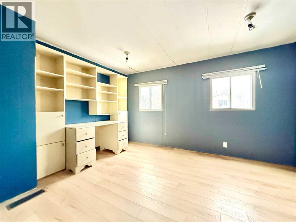 33, 895 Elizabeth Street, Pincher Creek, Alberta  T0K 1W0 - Photo 11 - A2273694