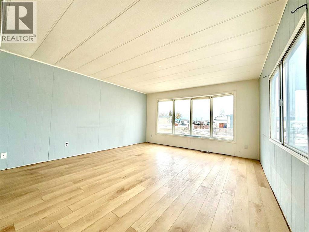 33, 895 Elizabeth Street, Pincher Creek, Alberta  T0K 1W0 - Photo 3 - A2273694