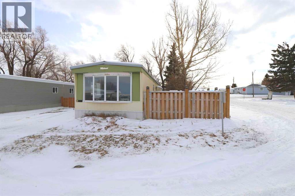 33, 895 Elizabeth Street, Pincher Creek, Alberta  T0K 1W0 - Photo 2 - A2273694