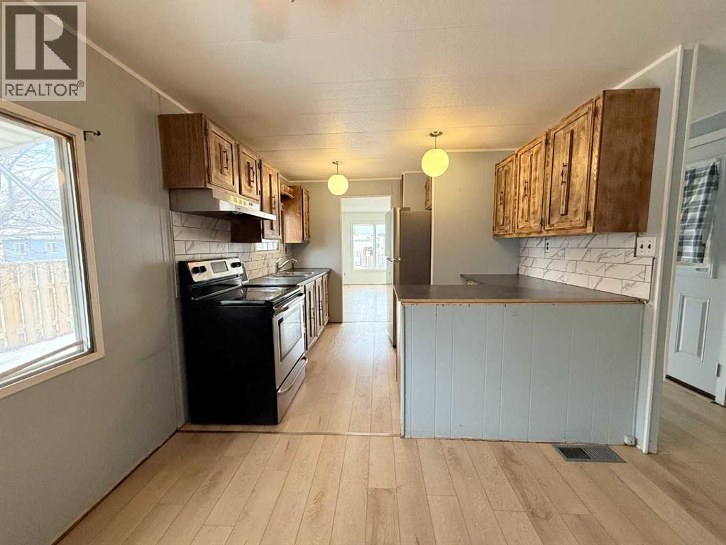 33, 895 Elizabeth Street, Pincher Creek, Alberta  T0K 1W0 - Photo 6 - A2273694