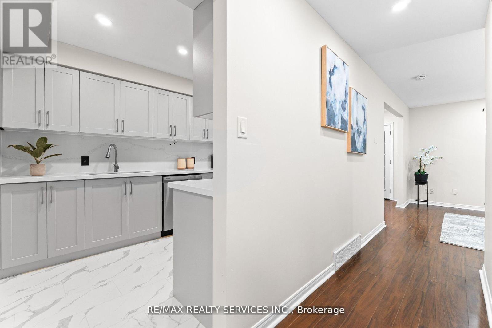 26 Woolwich Street, Kitchener, Ontario  N2K 1R9 - Photo 10 - X12610104