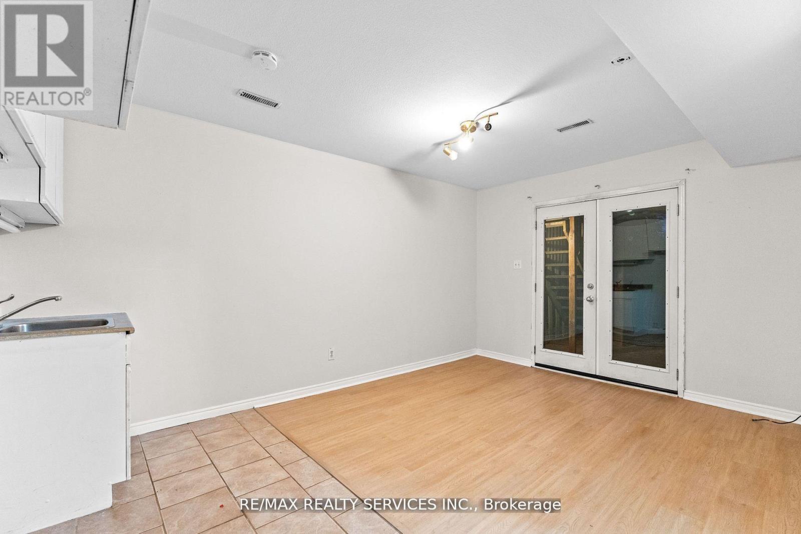 26 Woolwich Street, Kitchener, Ontario  N2K 1R9 - Photo 27 - X12610104