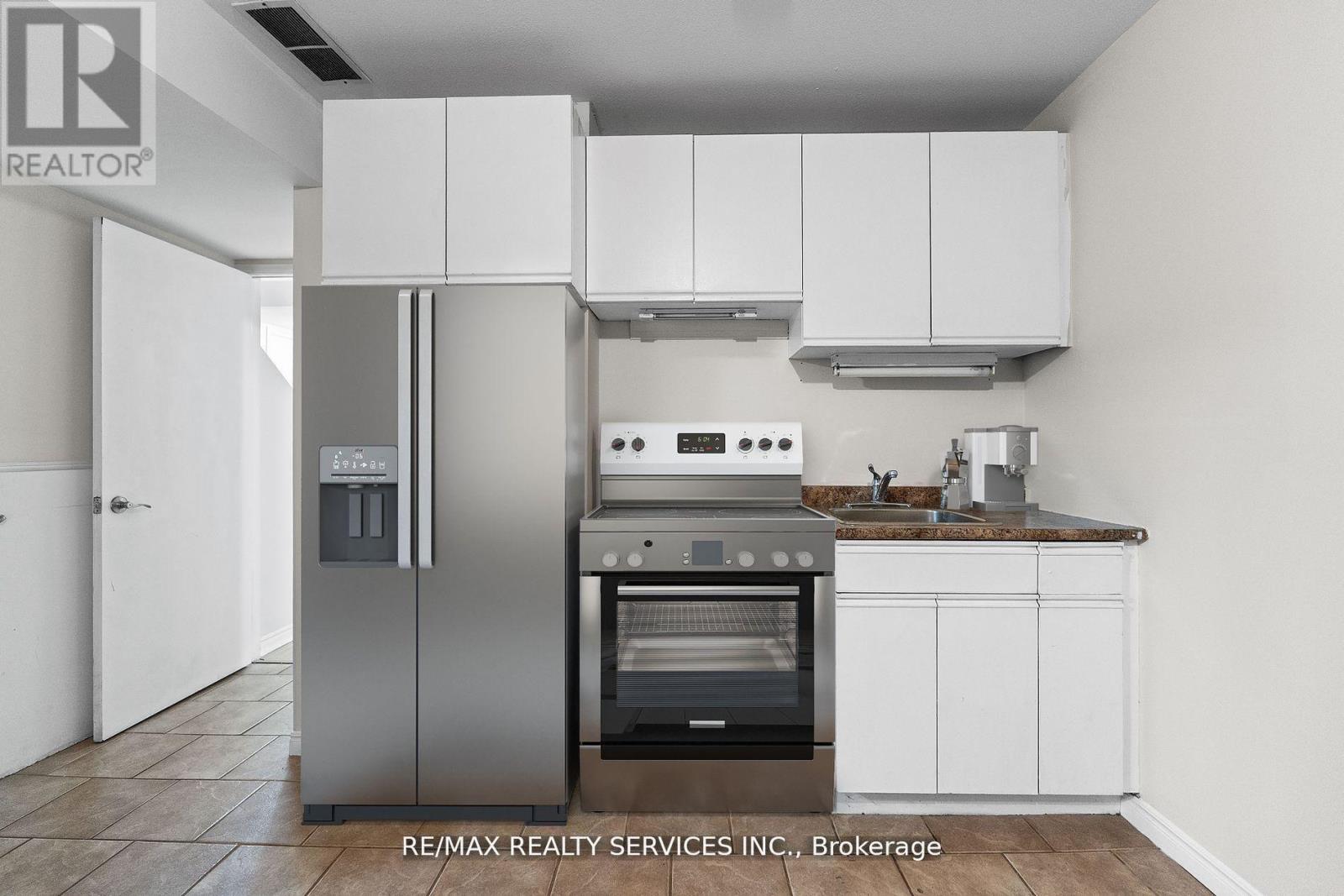 26 Woolwich Street, Kitchener, Ontario  N2K 1R9 - Photo 28 - X12610104