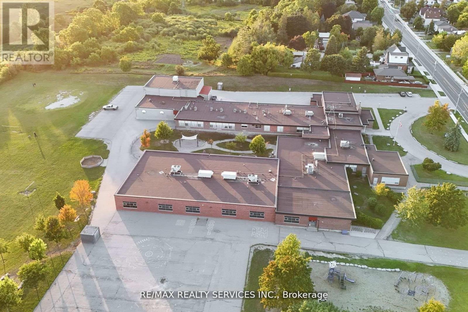 26 Woolwich Street, Kitchener, Ontario  N2K 1R9 - Photo 3 - X12610104