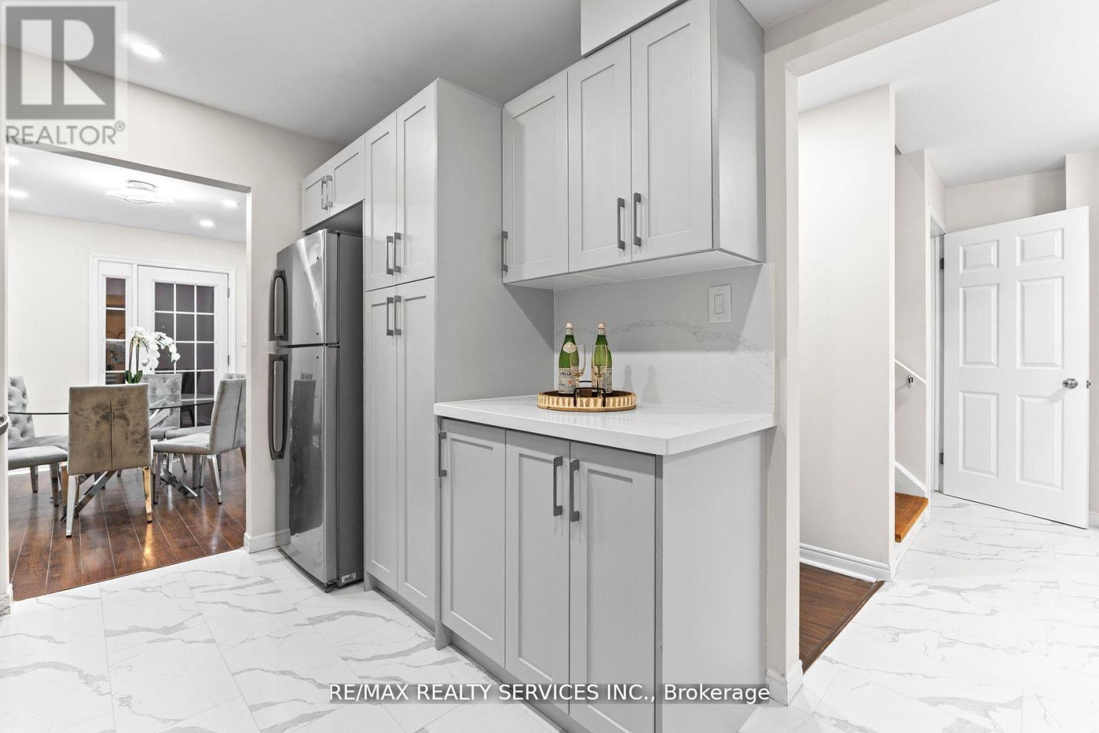 26 Woolwich Street, Kitchener, Ontario  N2K 1R9 - Photo 7 - X12610104