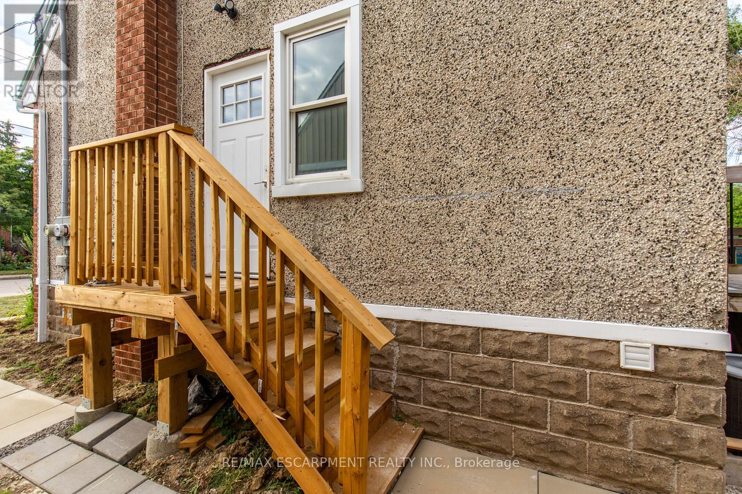 2 - 129 East 22nd Street, Hamilton, Ontario  L8V 2V5 - Photo 11 - X12610154