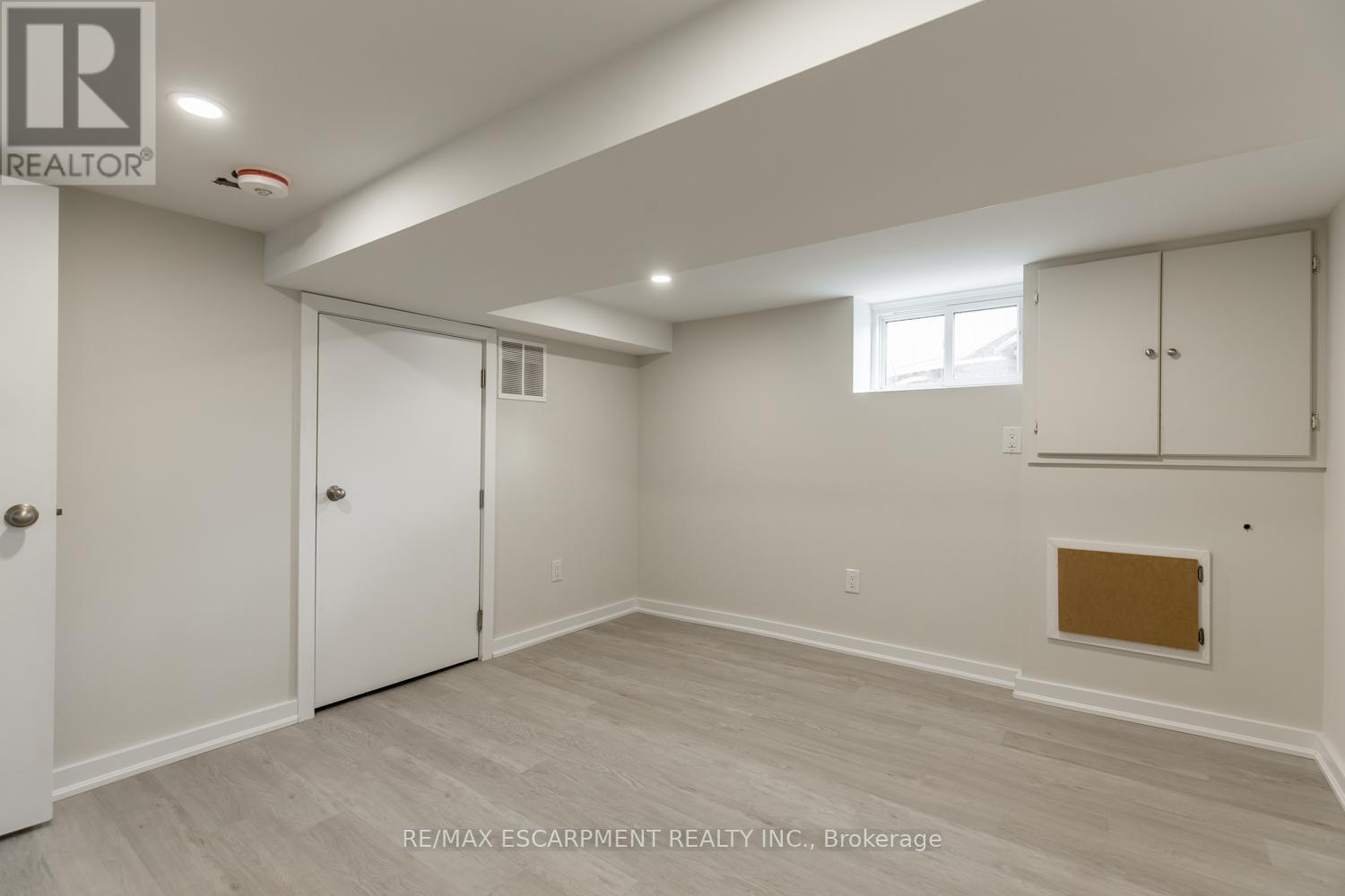 2 - 129 East 22nd Street, Hamilton, Ontario  L8V 2V5 - Photo 8 - X12610154