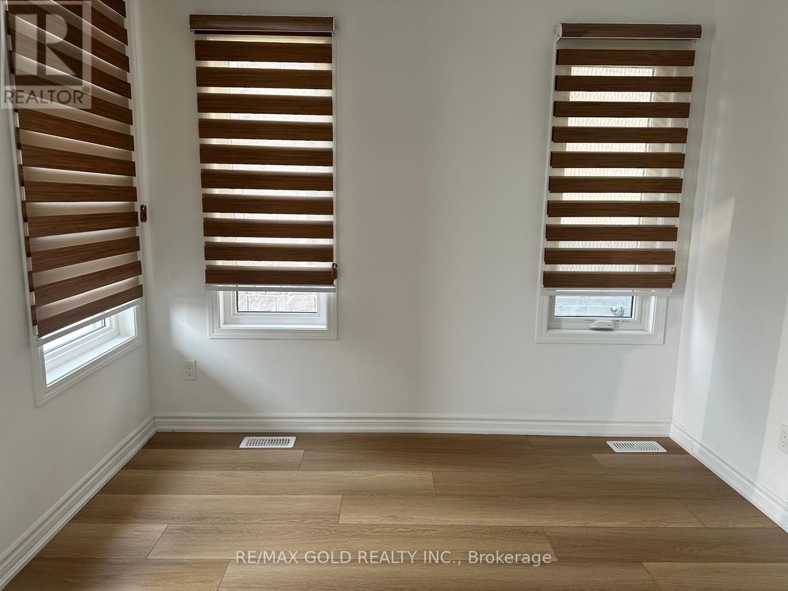 222 Pilkington Street, Thorold, Ontario  L2V 0N5 - Photo 3 - X12610178