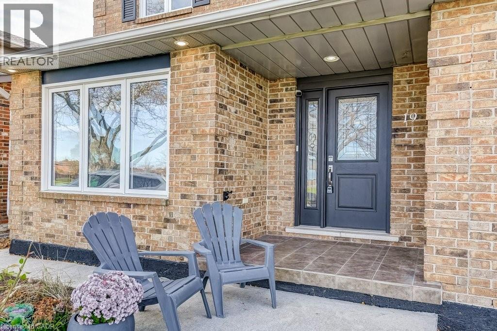 19 National Drive, Stoney Creek, Ontario  L8G 5C3 - Photo 2 - 40782291