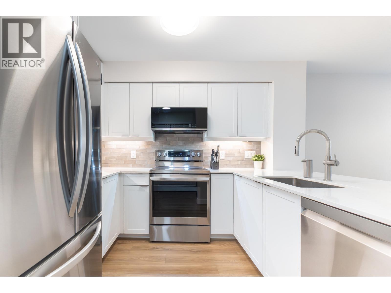 210 808 Sangster Place, New Westminster, British Columbia V3L 5W3 - Photo 3 - R3070229