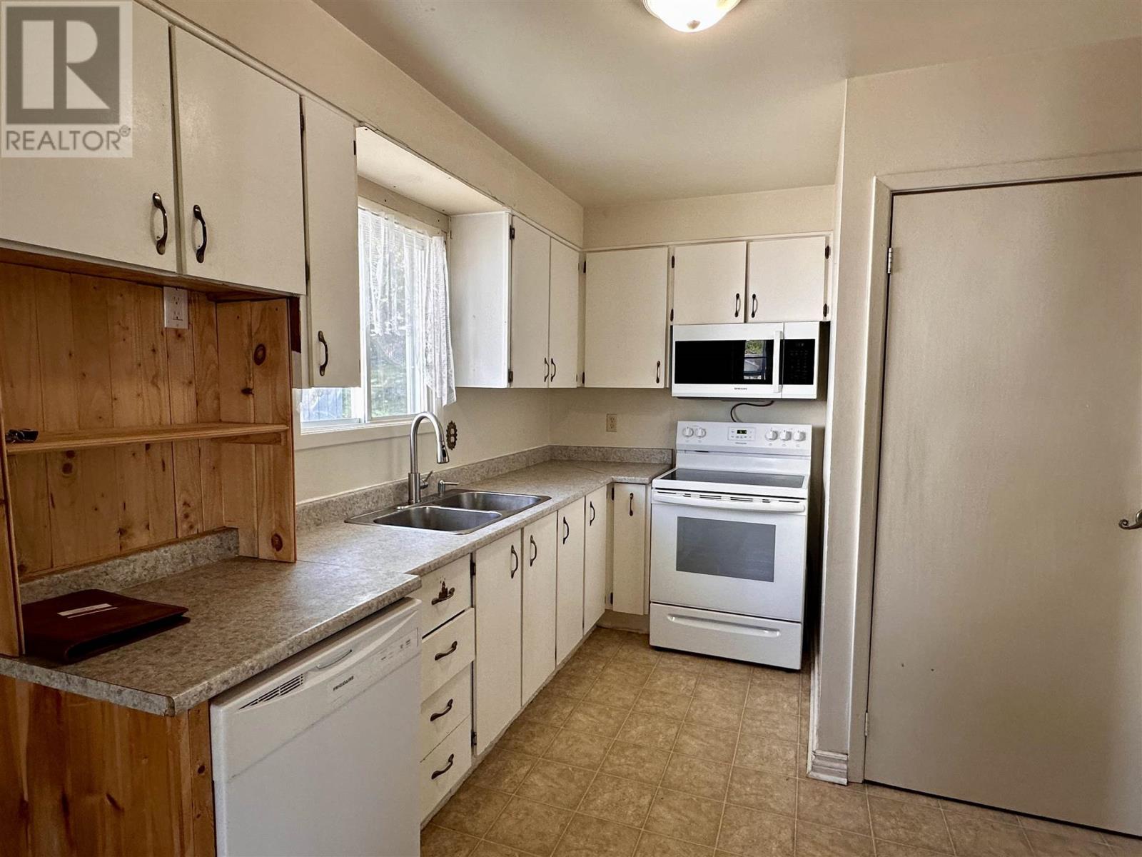 38 Beckett Blvd, Elliot Lake, Ontario P5A 3P7 - Photo 5 - SM253432