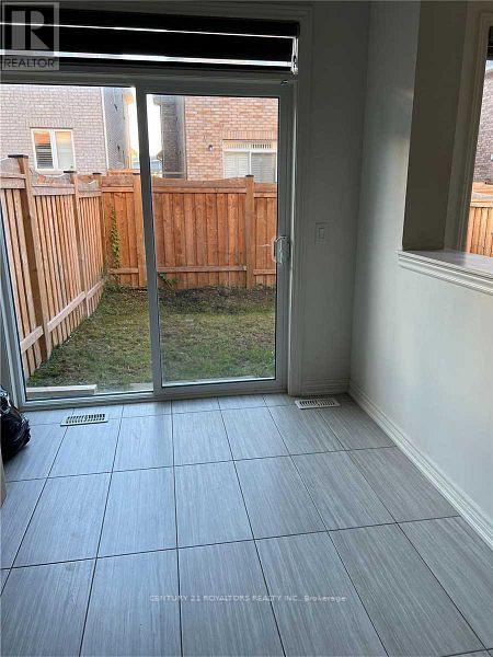 12 Foliage Drive, Brampton, Ontario  L7A 0B6 - Photo 9 - W12609972