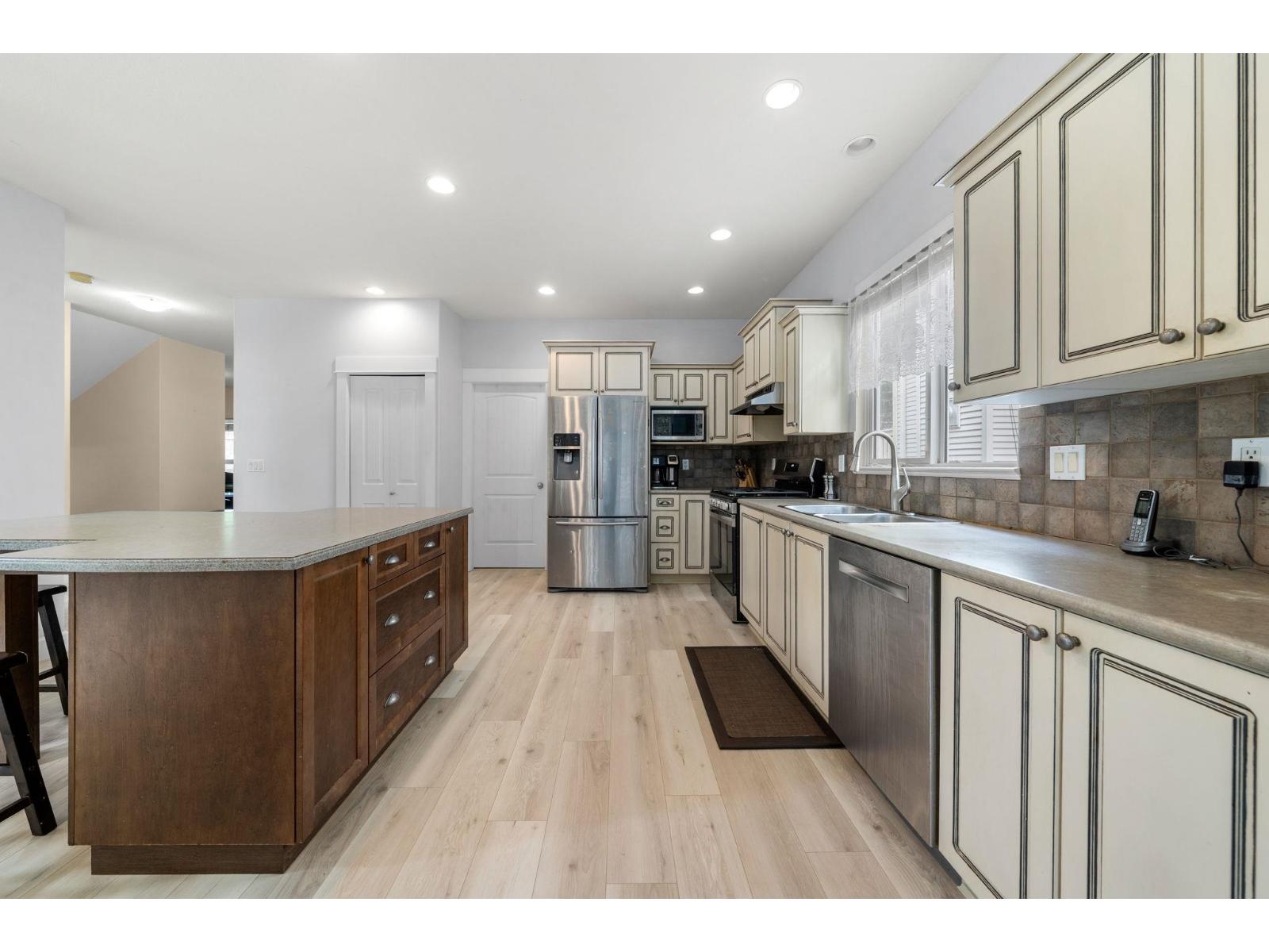 6942 198b Street, Langley, British Columbia  V2Y 3B4 - Photo 14 - R3057396