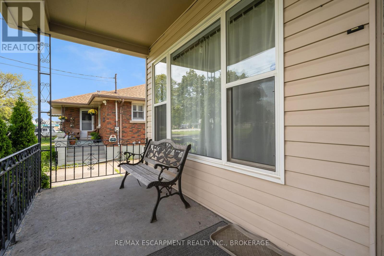 Main - 16 Golden Boulevard E, Welland, Ontario  L3B 1H2 - Photo 3 - X12610250