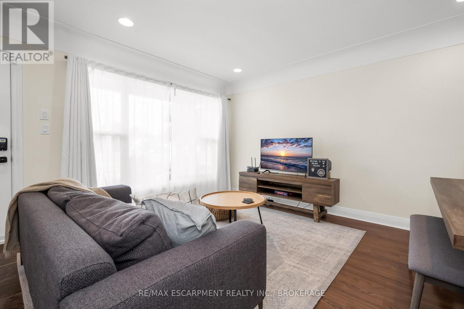 Main - 16 Golden Boulevard E, Welland, Ontario  L3B 1H2 - Photo 5 - X12610250