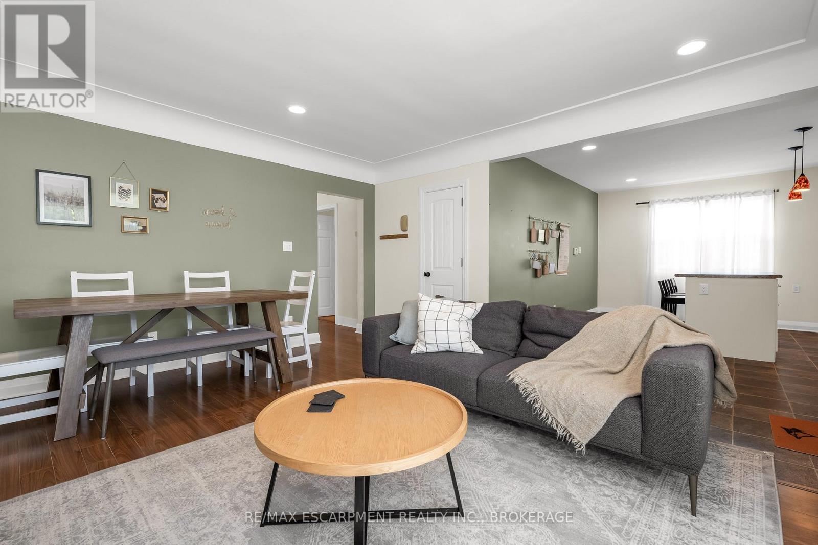 Main - 16 Golden Boulevard E, Welland, Ontario  L3B 1H2 - Photo 6 - X12610250