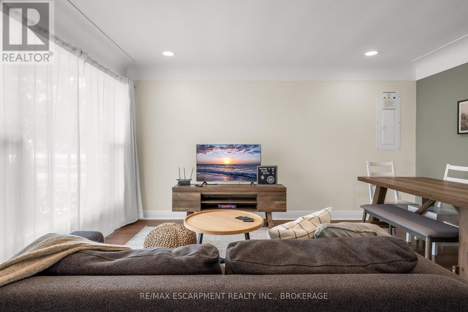 Main - 16 Golden Boulevard E, Welland, Ontario  L3B 1H2 - Photo 8 - X12610250