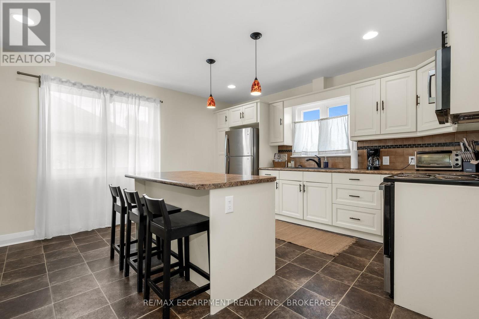 Main - 16 Golden Boulevard E, Welland, Ontario  L3B 1H2 - Photo 9 - X12610250