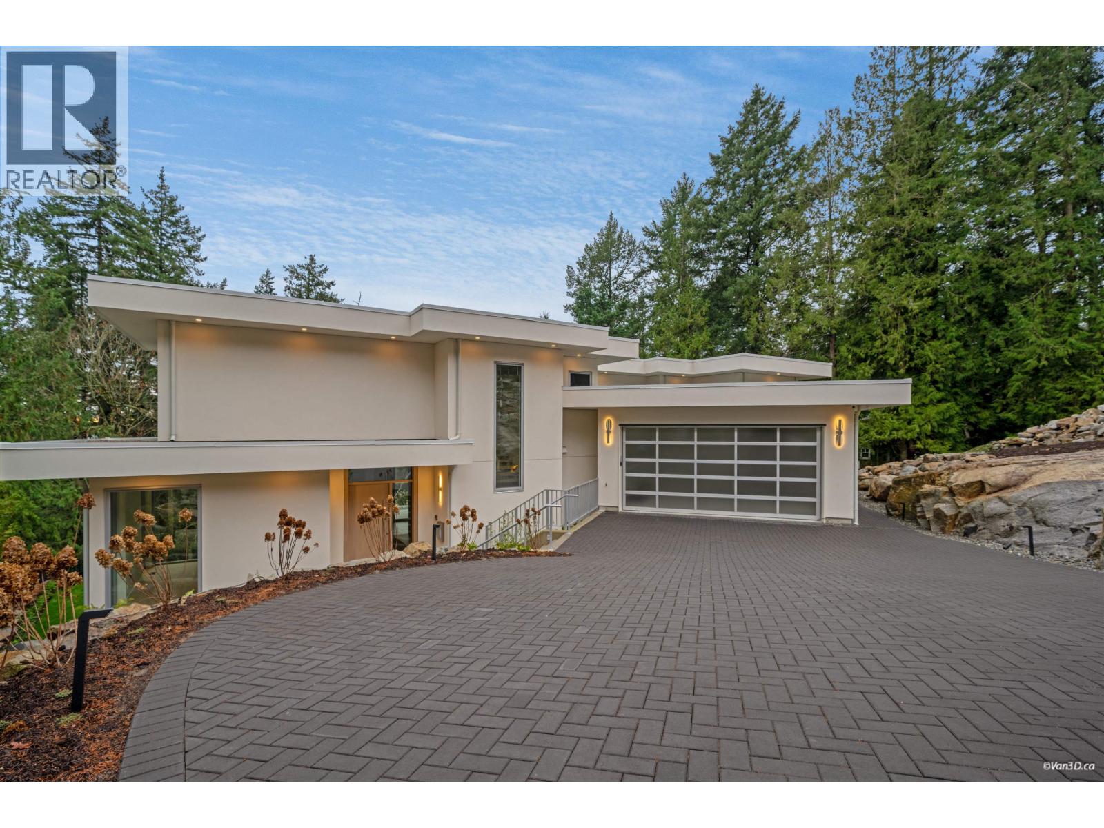 4437 Piccadilly North, West Vancouver, British Columbia V7W 1C8 - Photo 2 - R3071715