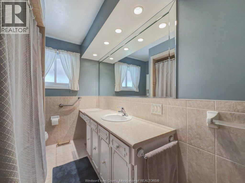 305 Maple Avenue, Lasalle, Ontario N9J 1P1 - Photo 13 - 25031370