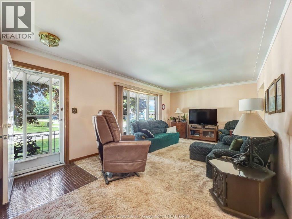 305 Maple Avenue, Lasalle, Ontario N9J 1P1 - Photo 4 - 25031370