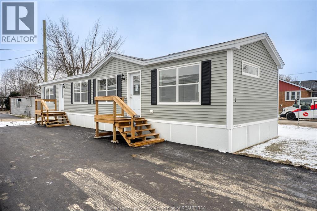 MLS# 25031364: 1 LINDA CRESCENT, Lakeshore, Canada