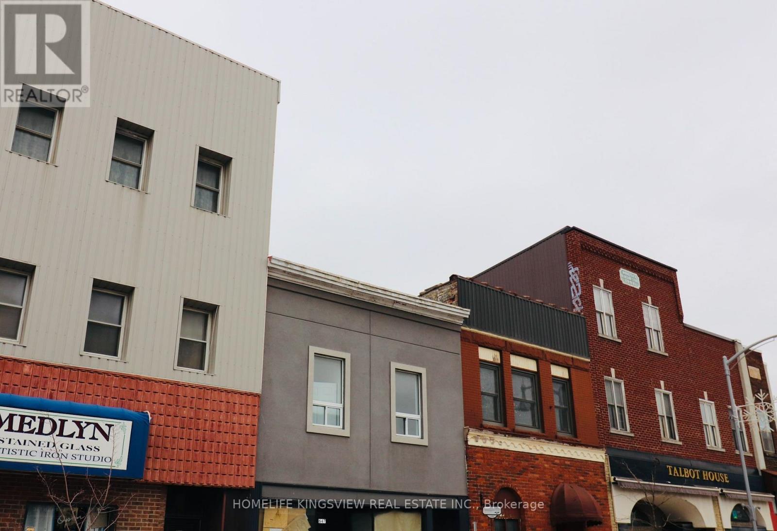 A - 647 Talbot Street, St. Thomas, Ontario  N5P 1C9 - Photo 2 - X12440262