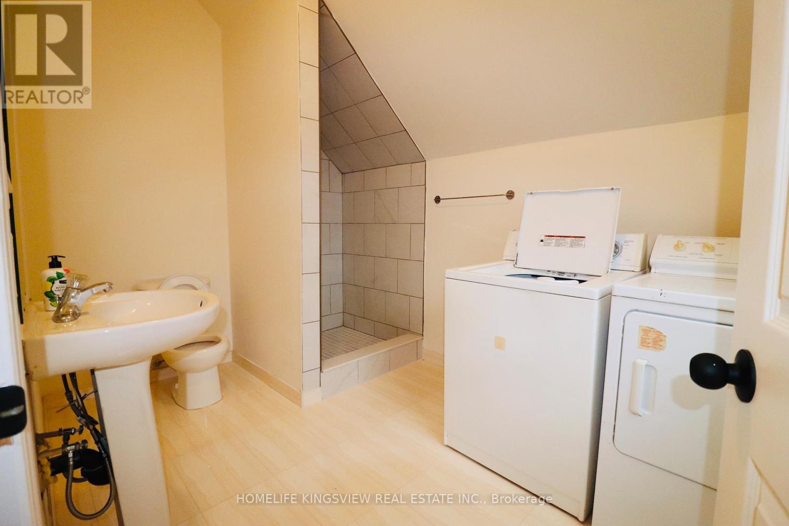 A - 647 Talbot Street, St. Thomas, Ontario  N5P 1C9 - Photo 4 - X12440262