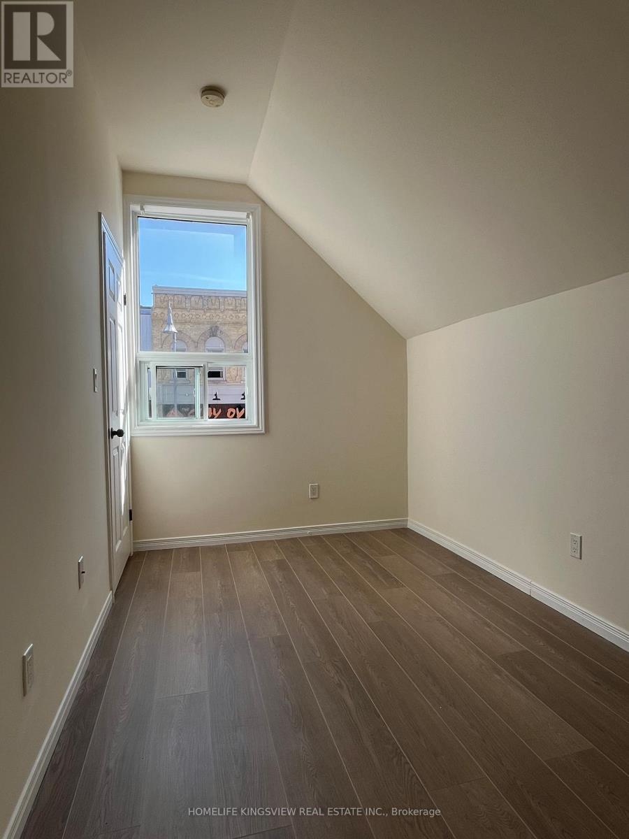 A - 647 Talbot Street, St. Thomas, Ontario  N5P 1C9 - Photo 5 - X12440262