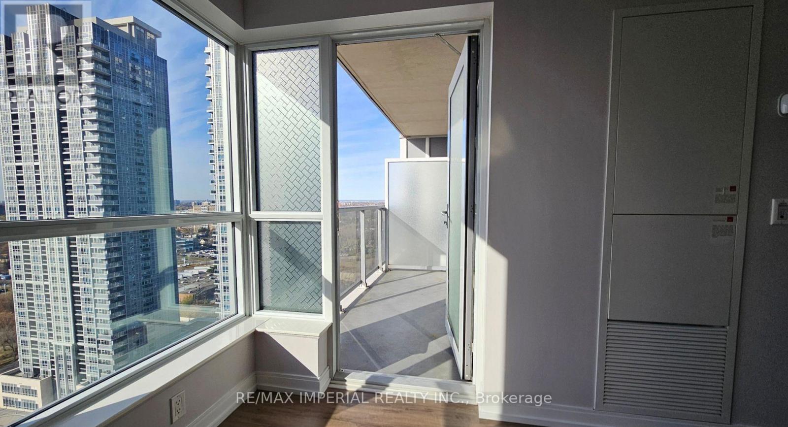 1215 - 181 Village Green Square, Toronto, Ontario M1S 0K6 - Photo 11 - E12610296